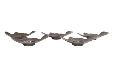 Lot 29 - A SET OF FIVE PAKTONG FISH-SHAPED TEACUP SAUCERS