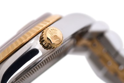 Lot 69 - A LADIES ROLEX 18K YELLOW GOLD AND STAINLESS STEEL AUTOMATIC BRACELET WATCH.