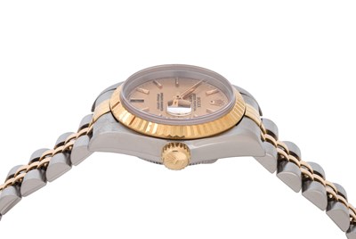 Lot 69 - A LADIES ROLEX 18K YELLOW GOLD AND STAINLESS STEEL AUTOMATIC BRACELET WATCH.