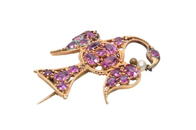 Lot 55 - A GILT RUBY-SET EAGLE BROOCH