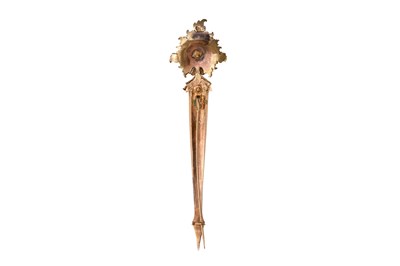 Lot 60 - A SRI LANKAN RUBY-SET PARCEL-GILT SILVER HAIRPIN (KONDAKOORA)
