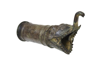 Lot 16 - A CAST BRASS PALANQUIN FINIAL WITH A MAKARA HEAD