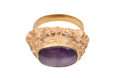 Lot 51 - A BALINESE GOLD RING