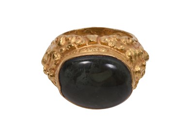 Lot 52 - A BALINESE GOLD RING