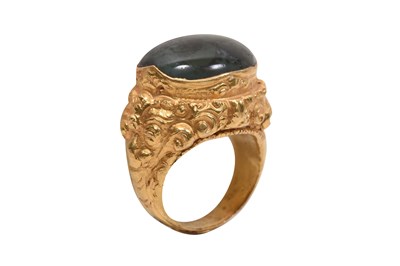 Lot 52 - A BALINESE GOLD RING