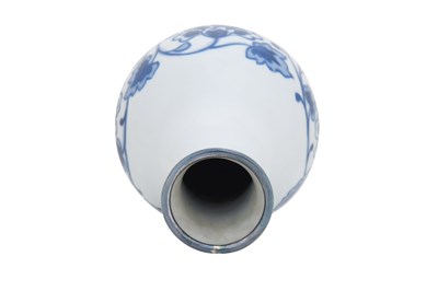 Lot 80 - A BLUE AND WHITE CLOISONNÉ ENAMEL VASE BY ANDO JUBEI COMPANY