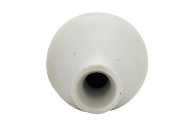 Lot 65 - A WHITE-GLAZED BOTTLE VASE