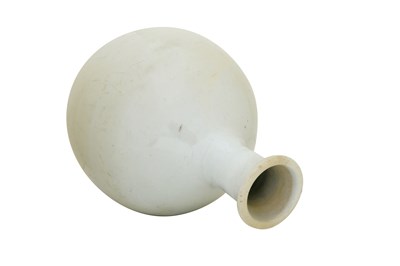 Lot 65 - A WHITE-GLAZED BOTTLE VASE