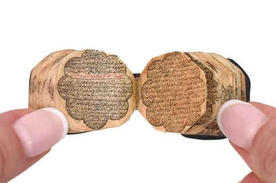 Lot 123 - AN ILLUMINATED OCTAGONAL MINIATURE QUR'AN