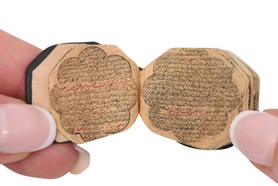 Lot 123 - AN ILLUMINATED OCTAGONAL MINIATURE QUR'AN