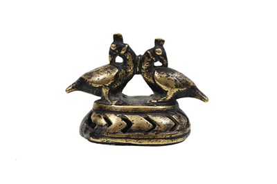 Lot 41 - AN INDIAN BRASS FOOT SCRATCHER WITH A PAIR OF BIRDS