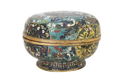 Lot 26 - A CIRCULAR CLOISONNÉ ENAMEL 'QILIN' BOX AND COVER