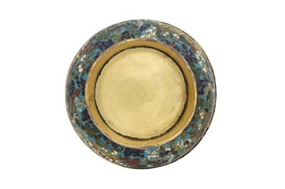 Lot 26 - A CIRCULAR CLOISONNÉ ENAMEL 'QILIN' BOX AND COVER