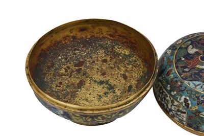 Lot 26 - A CIRCULAR CLOISONNÉ ENAMEL 'QILIN' BOX AND COVER