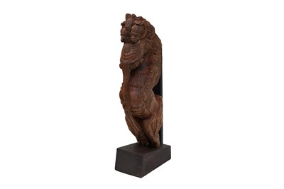Lot 25 - A CARVED AND PAINTED HARDWOOD VYALA-SHAPED ARCHITECTURAL SUPPORT