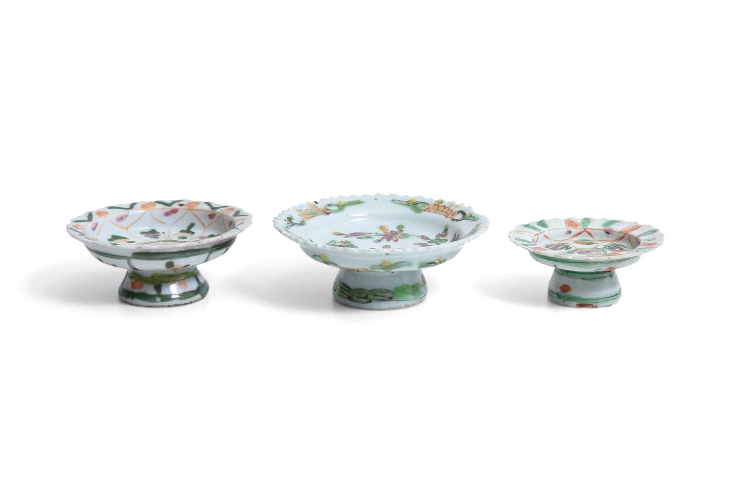 Lot 34 - THREE BENCHARONG STEM CUPS