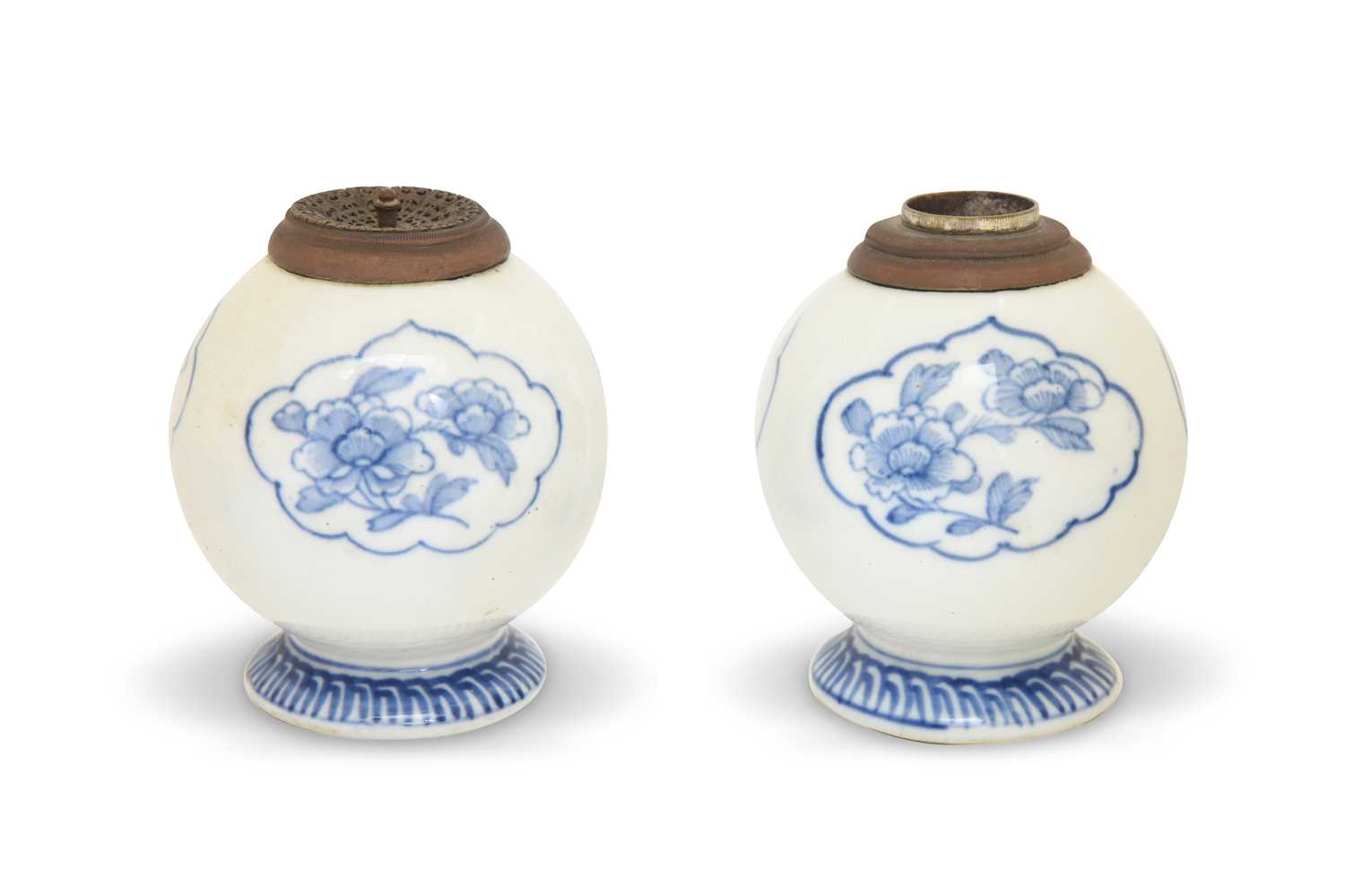 Lot 25 - A PAIR OF BLUE AND WHITE VASES