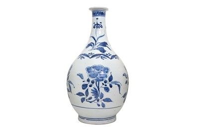 Lot 71 - A LARGE BLUE AND WHITE ARITA 'PEONY' BOTTLE VASE