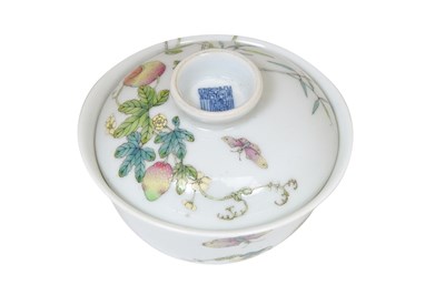 Lot 3 - AN IMPERIAL FAMILLE ROSE 'BITTER MELON' BOWL AND COVER