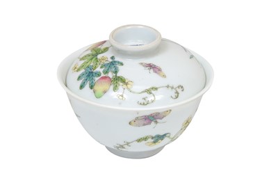 Lot 3 - AN IMPERIAL FAMILLE ROSE 'BITTER MELON' BOWL AND COVER