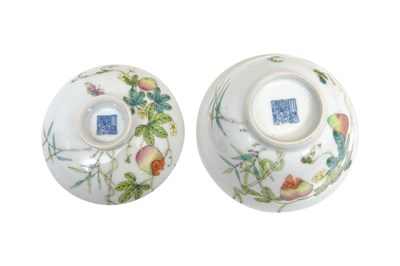 Lot 3 - AN IMPERIAL FAMILLE ROSE 'BITTER MELON' BOWL AND COVER