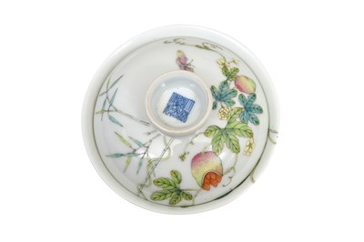 Lot 3 - AN IMPERIAL FAMILLE ROSE 'BITTER MELON' BOWL AND COVER