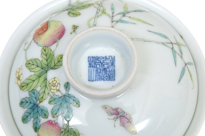 Lot 3 - AN IMPERIAL FAMILLE ROSE 'BITTER MELON' BOWL AND COVER
