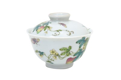 Lot 3 - AN IMPERIAL FAMILLE ROSE 'BITTER MELON' BOWL AND COVER