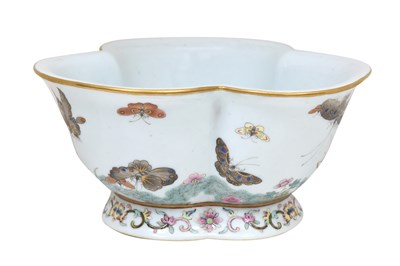 Lot 1 - A FAMILLE ROSE TREFOIL 'BUTTERFLIES' STEM BOWL