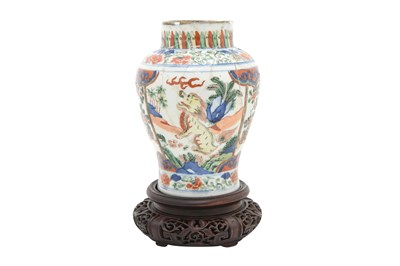 Lot 19 - A SMALL FAMILLE VERTE 'QILIN' JAR