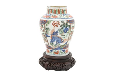 Lot 19 - A SMALL FAMILLE VERTE 'QILIN' JAR