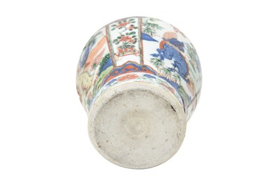 Lot 19 - A SMALL FAMILLE VERTE 'QILIN' JAR