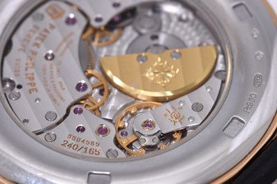 Lot 67 - A LIMITED EDITION MEN'S PATEK PHILIPPE PLATINUM AND 18K ROSE GOLD AUTOMATIC WRISTWATCH.