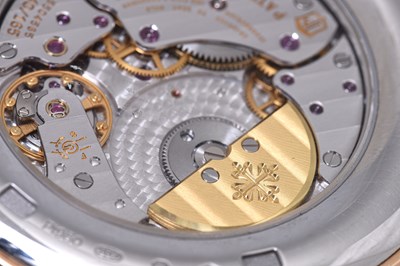 Lot 67 - A LIMITED EDITION MEN'S PATEK PHILIPPE PLATINUM AND 18K ROSE GOLD AUTOMATIC WRISTWATCH.