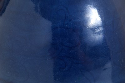 Lot 18 - A BLUE-GLAZED BOTTLE VASE, YUHUCHUNPING