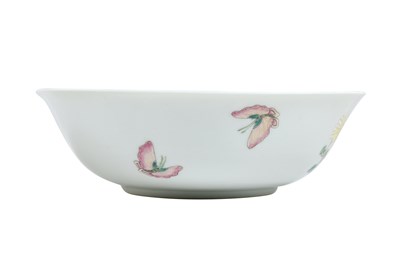 Lot 41 - A FAMILLE ROSE 'FLOWERS' BOWL