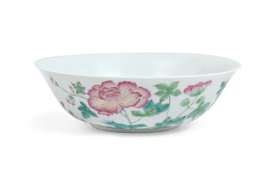 Lot 41 - A FAMILLE ROSE 'FLOWERS' BOWL