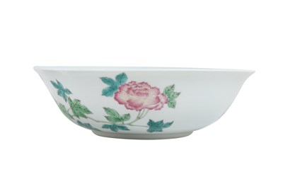 Lot 41 - A FAMILLE ROSE 'FLOWERS' BOWL