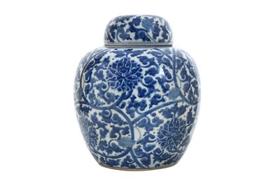 Lot 43 - A BLUE AND WHITE 'LOTUS' JAR AND COVER