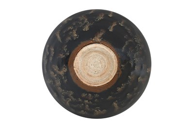 Lot 12 - A JIZHOU 'PAPER-CUT' BOWL