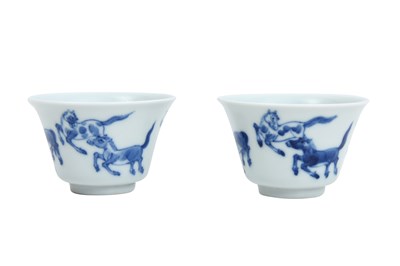 Lot 42 - A PAIR OF BLUE AND WHITE 'EIGHT HORSES' BOWLS