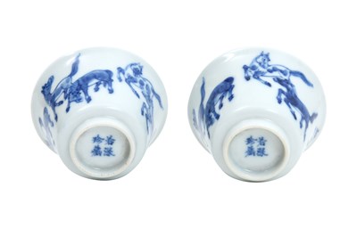 Lot 42 - A PAIR OF BLUE AND WHITE 'EIGHT HORSES' BOWLS