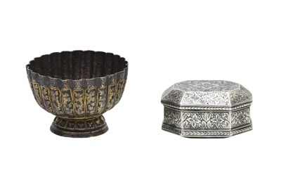 Lot 104 - A THAI SILVER NIELLO SNUFFBOX AND A PARCEL-GILT NIELLO DRINKING CUP