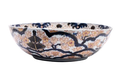 Lot 76 - A LARGE UNUSUAL IMARI BOWL