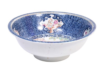 Lot 33 - A FAMILLE ROSE 'PEASANTS' BOWL