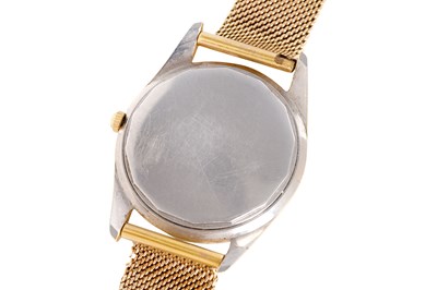Lot 34 - A MEN'S UNIVERSAL GENEVE GOLD PLATED AND 14K YELLOW GOLD AUTOMATIC BRACELET WATCH.