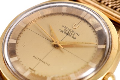 Lot 34 - A MEN'S UNIVERSAL GENEVE GOLD PLATED AND 14K YELLOW GOLD AUTOMATIC BRACELET WATCH.