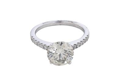 Lot 84 - A SOLITAIRE DIAMOND-SET 18K WHITE GOLD ENGAGEMENT RING