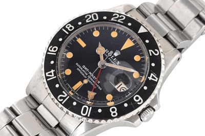 Lot 3 - A COLLECTABLE MEN'S ROLEX STAINLESS STEEL GMT AUTOMATIC BRACELET WATCH.