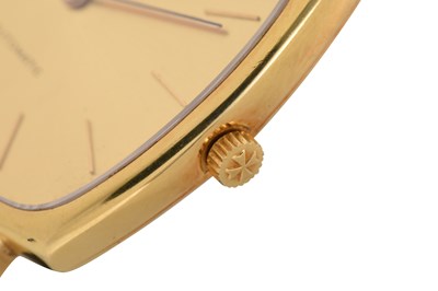 Lot 32 - AN ELEGANT MEN'S VACHERON & CONSTANTIN 18K YELLOW GOLD AUTOMATIC WRISTWATCH.